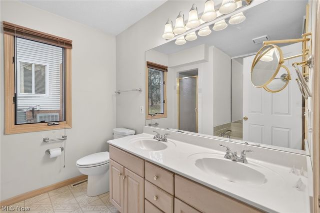 6284 S Applecross Road, Highland Heights, OH 44143