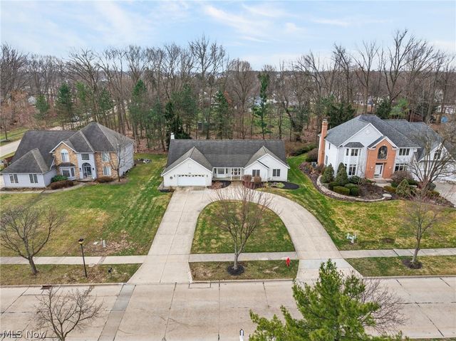 6284 S Applecross Road, Highland Heights, OH 44143