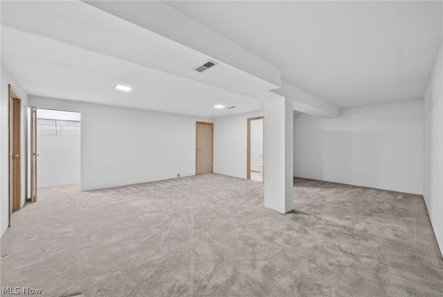 6284 S Applecross Road, Highland Heights, OH 44143