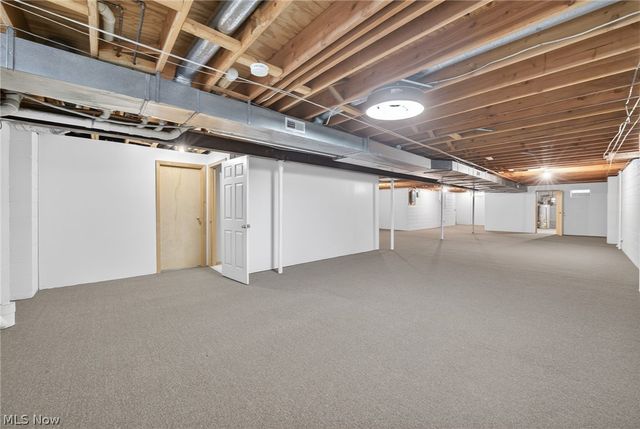 6284 S Applecross Road, Highland Heights, OH 44143