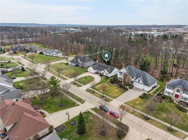 6284 S Applecross Road, Highland Heights, OH 44143