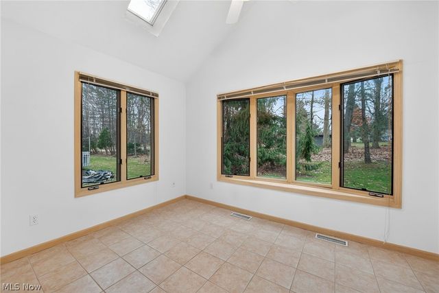 6284 S Applecross Road, Highland Heights, OH 44143