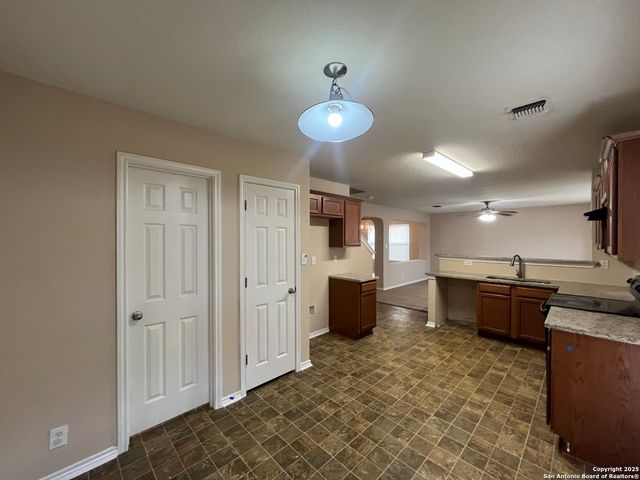 2703 Skybound, San Antonio, TX 78245