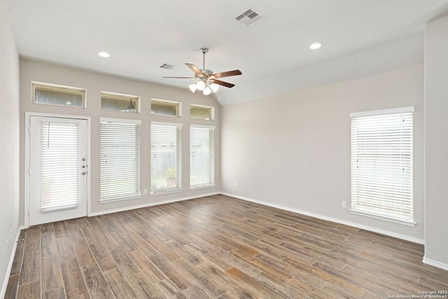 2020 GLEN HOLLOW, Seguin, TX 78155