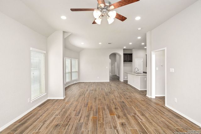 2020 GLEN HOLLOW, Seguin, TX 78155