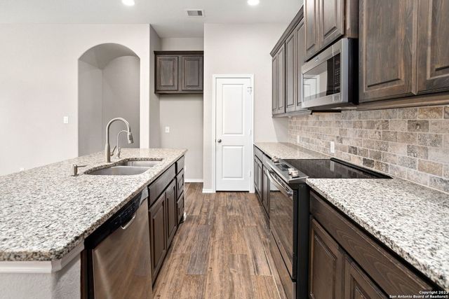 2020 GLEN HOLLOW, Seguin, TX 78155