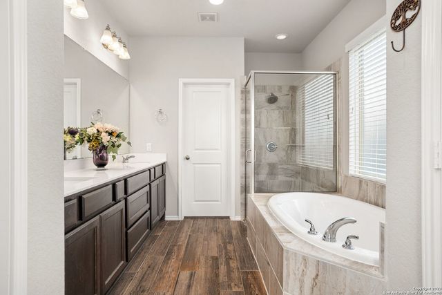 2020 GLEN HOLLOW, Seguin, TX 78155