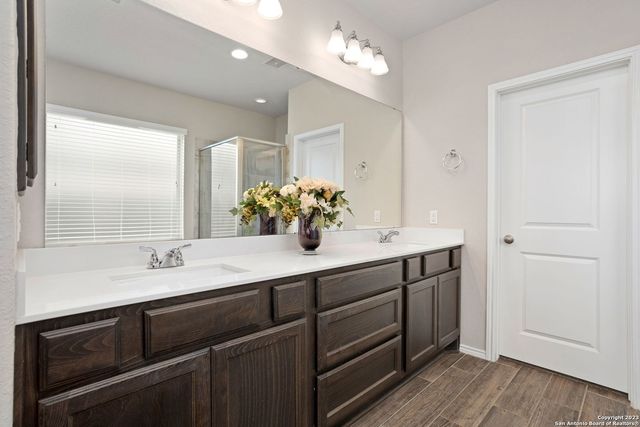 2020 GLEN HOLLOW, Seguin, TX 78155