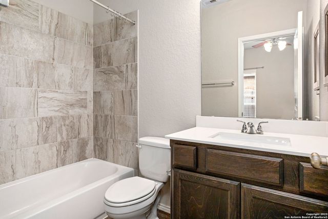 2020 GLEN HOLLOW, Seguin, TX 78155