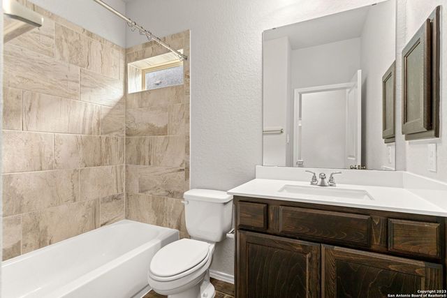 2020 GLEN HOLLOW, Seguin, TX 78155