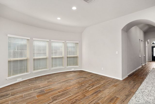 2020 GLEN HOLLOW, Seguin, TX 78155