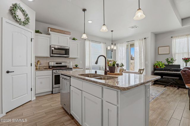 861 Via Glorieta, Santa Teresa, NM 88008