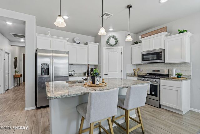 861 Via Glorieta, Santa Teresa, NM 88008