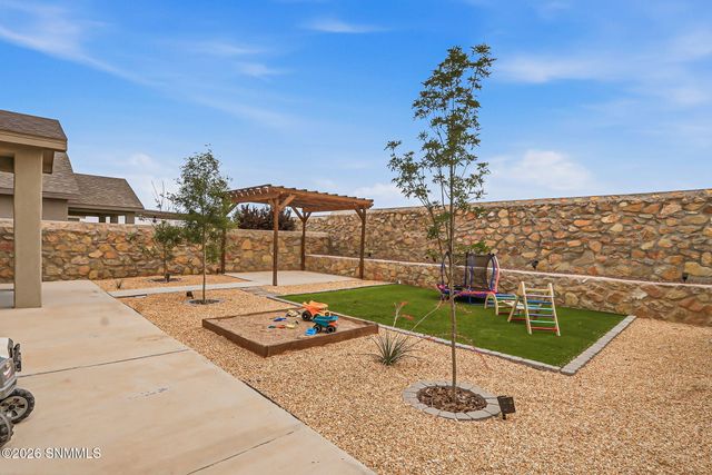 861 Via Glorieta, Santa Teresa, NM 88008