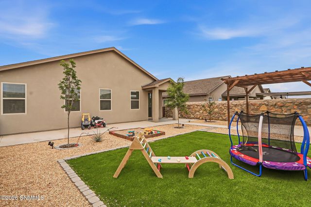 861 Via Glorieta, Santa Teresa, NM 88008
