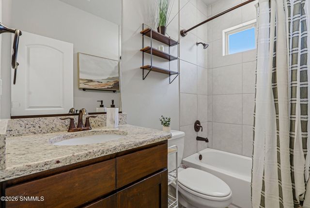 861 Via Glorieta, Santa Teresa, NM 88008