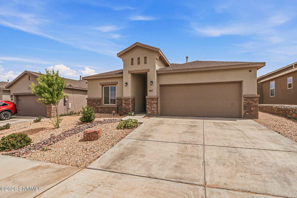 861 Via Glorieta, Santa Teresa, NM 88008