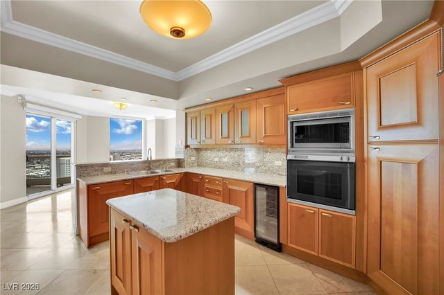 2777 Paradise Road 2002, Las Vegas, NV 89109