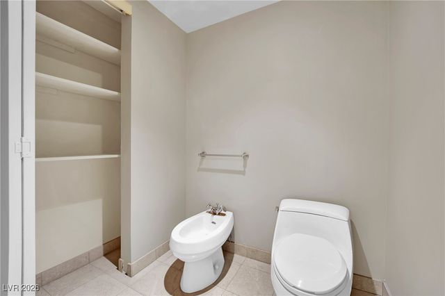 2777 Paradise Road 2002, Las Vegas, NV 89109