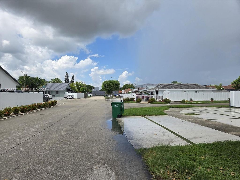 9085 NW 117th Street, Hialeah Gardens, FL 33018