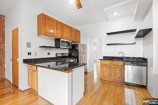 72 Columbia Street, Newark, NJ 07102