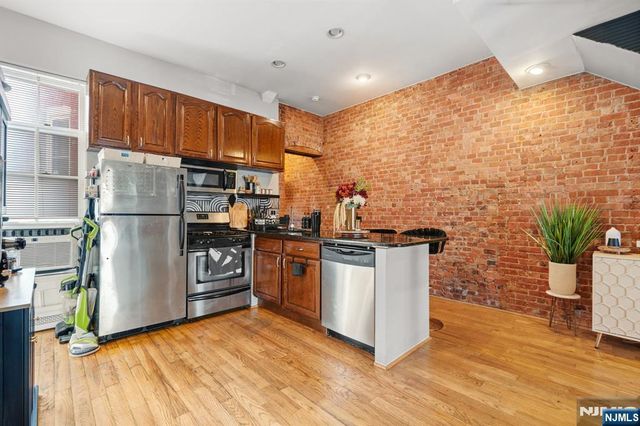 72 Columbia Street, Newark, NJ 07102