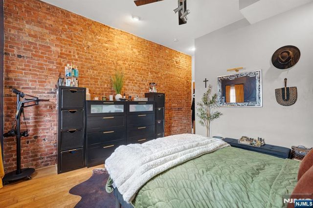 72 Columbia Street, Newark, NJ 07102