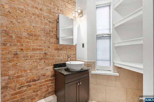 72 Columbia Street, Newark, NJ 07102