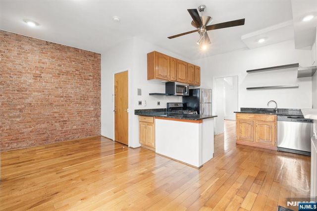 72 Columbia Street, Newark, NJ 07102