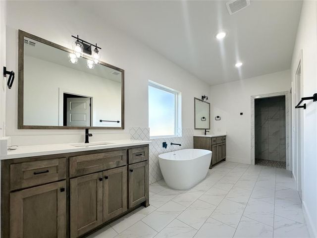 4601 Maple Ridge Drive, Edmond, OK 73034