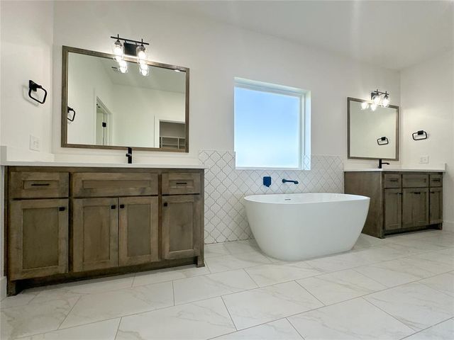 4601 Maple Ridge Drive, Edmond, OK 73034