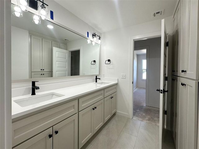 4601 Maple Ridge Drive, Edmond, OK 73034