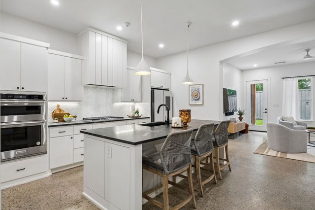 5104 Vandelia Street, Dallas, TX 75235