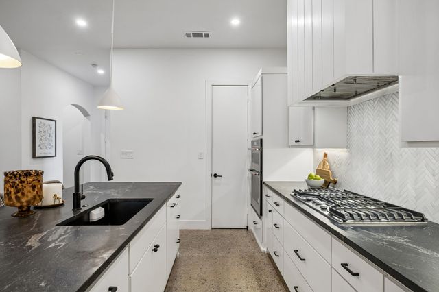 5104 Vandelia Street, Dallas, TX 75235