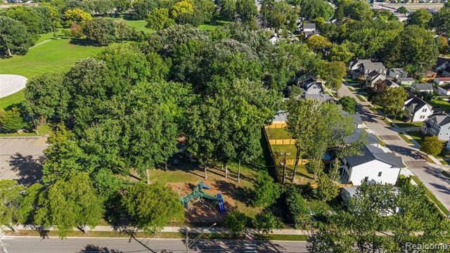 3121 Grayson Street, Ferndale, MI 48220