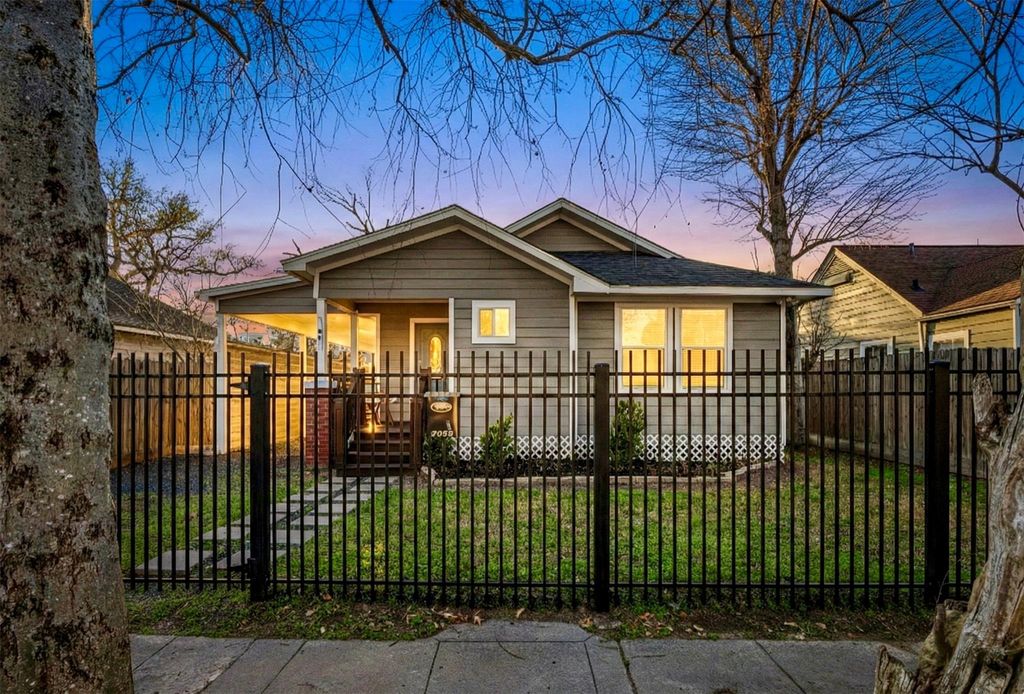 1405 Walton Street, Houston, TX 77009