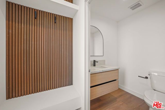 13692 Erwin Street, Van Nuys (los Angeles), CA 91401