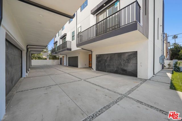 13692 Erwin Street, Van Nuys (los Angeles), CA 91401