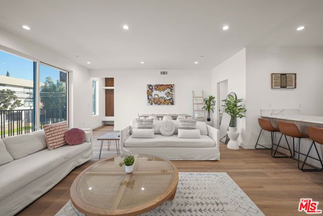 13692 Erwin Street, Van Nuys (los Angeles), CA 91401