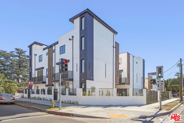 13692 Erwin Street, Van Nuys (los Angeles), CA 91401