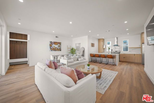 13692 Erwin Street, Van Nuys (los Angeles), CA 91401