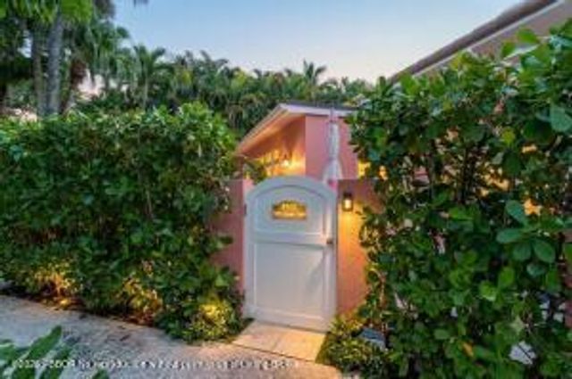 142 Peruvian Avenue 1020, Palm Beach, FL 33480