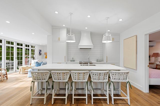 142 Peruvian Avenue 1020, Palm Beach, FL 33480