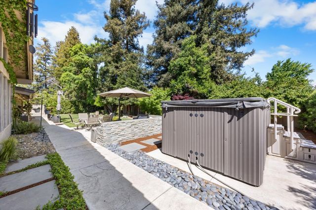 6904 Arrowwood Drive, Riverbank, CA 95367