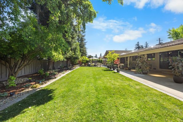 6904 Arrowwood Drive, Riverbank, CA 95367