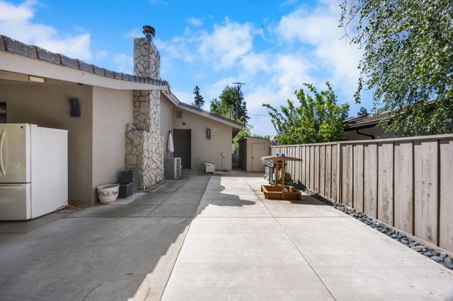 6904 Arrowwood Drive, Riverbank, CA 95367