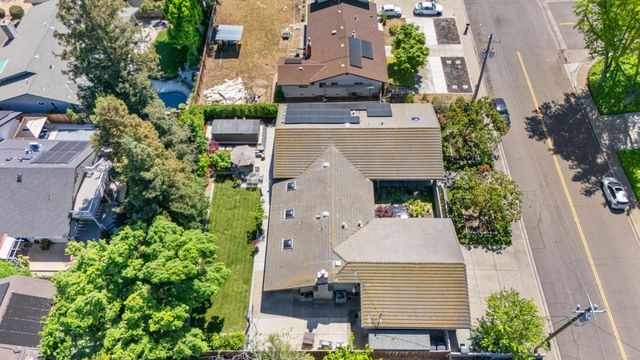 6904 Arrowwood Drive, Riverbank, CA 95367