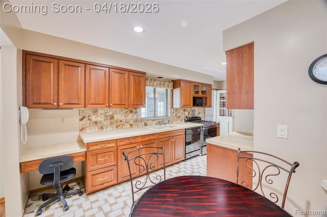 35631 Heritage Lane, Farmington, MI 48335