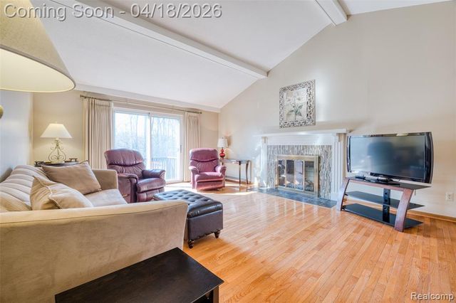 35631 Heritage Lane, Farmington, MI 48335