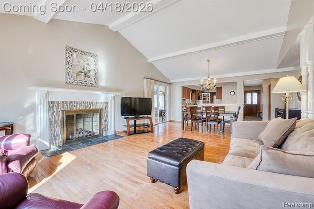 35631 Heritage Lane, Farmington, MI 48335